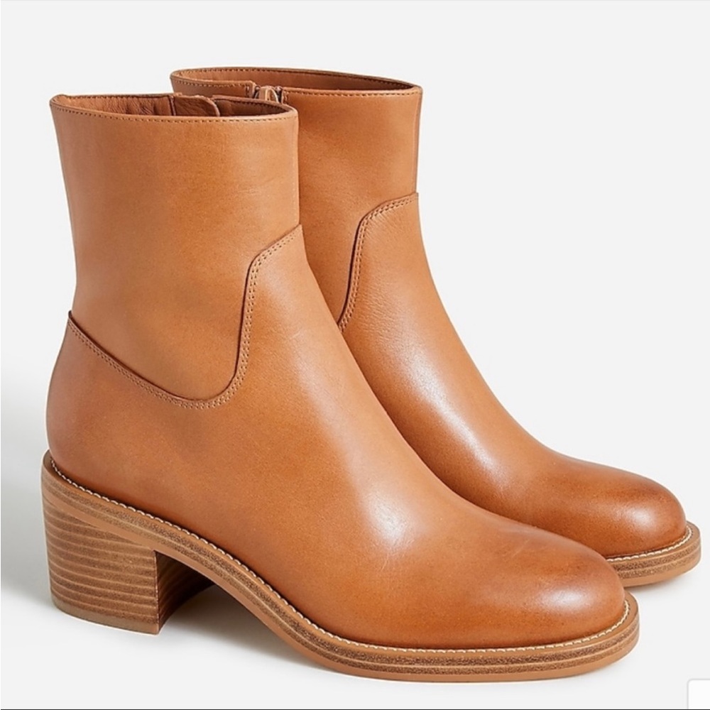 Stacked-heel ankle boots in leather size 7